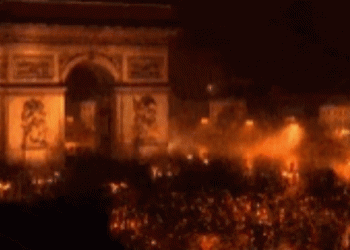 את, פאריז, לקחת אותי בזרועותייך. על המהפכה הצרפתית – המוסלמית – החדשה