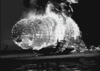 הצפלין הענק עולה באש, יחד עם המדיניות האיזורית של ארדואן