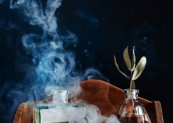 ח ג י ג י:  אז תרכובת הבשמים המסתורית הצליחה? על עשר מהפכות, עם סוף מדהים