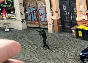 אימה בדויטשלנד: שני הרוגים בירי נאצי לעבר בית כנסת ביום כיפור; רימונים על בית קברות יהודי. למה יהודים צריכים לצאת משם באופן מיידי? לחצו על הזוועה: