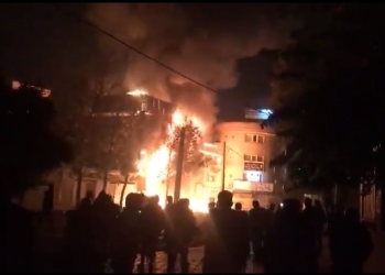 הורגים את אנשי “משמרות המהפכה” (בסיג’), 100 בנקים נשרפו, איראן במצב חירום. על הדרמה, מאחורי הקלעים: