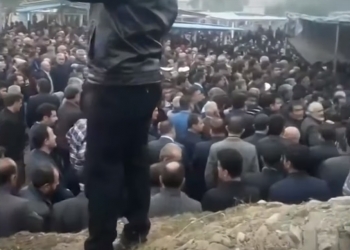 אימה בבית הקברות: מה קרה היום באזכרה ל(מאות) הרוגי המחאה באיראן?