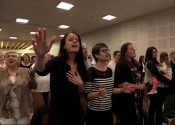 הפֶּלֶא קורה, ורק לא סיפרו לכם: מי הדת המזנקת בצרפת? ההתקרבות איתם בדרך: