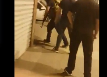 קרבות כבדים, מכונות ירייה במערב ביירות. האם חיזבאללה החליט לחסל את ההפגנות נגדו? צפו בקרבות: