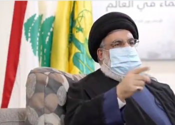 תדמיתו של “גיבור הגיבורים” נסדקת? ראו מי מופיע עם מסיכה: