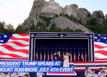 היסטוריה: למרגלות האבות המייסדים, הנשיא טראמפ מכריז מלחמה: “ההתקפה על החירות שלנו תיפסק מהר מאוד”. צפו בנשיא הציביליזציה המערבית, מרגש: