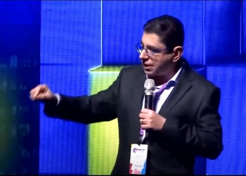 אסכולות והאוניברסיטה הפתוחה גאים להציג: ד”ר גיא בכור אצלך בבית. תהיה חגיגה