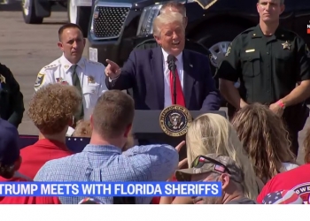 בתפנית היסטורית – גם ארגוני המשטרה בארה”ב מודיעים על תמיכה בנשיא, לאחר תמיכת שיא בצבא. ומה אומרת הסומאלית?