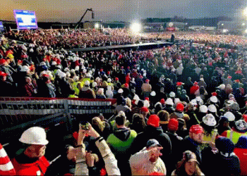 השטח זועק: טראמפ. עשרות אלפים בעצרת של הנשיא טראמפ בפנסילבניה. מהיום: 5 עצרות ביום. צפו: