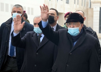 הנהגה גריאטרית ואבודה, קומוניסטים זקנים. מת עוד אחד מהם. מיהו?