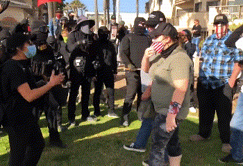 המצב הולך ומידרדר, אלימות קשה מצד פלוגות הסער של “הדמוקרטים”. ומה אני ממליץ לגבי השקעות בארה”ב?