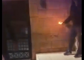 צעיר “פלשתינאי” בג’נין איים להצית את עצמו מול בניין המושל. האם יצליח?