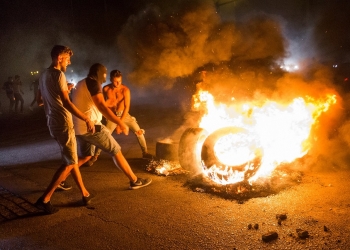 מותה של לבנון, Lux et Veritas: האם היא ננטשה לגורלה?