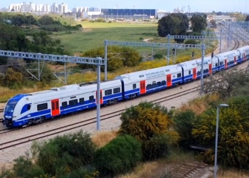 עוד זינוק למהפכת התחבורה: הרכבת החשמלית הראשונה נכנסה היום לתחנת אשקלון. צפו: