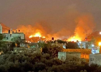 ליד בסיס הרוסים: מתקפת ענק המיוחסת לישראל, עשרות טילים. צפו: