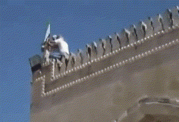 השתוללות של טירוף ג’יהאדיסטי על הר הבית: מניפים את דגל המרד ב”סוריה”: