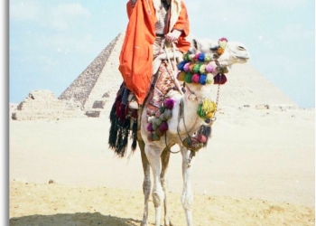 גם מצרים נוטשת את העם המומצא, ומצטרפת לישראל. מה הסיפור עם קו התעופה לקהיר, ומתי צולמה התמונה הזו?