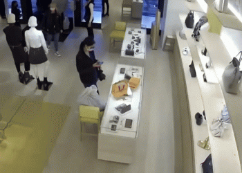 ביזה בחנויות יוקרה בארה”ב, במסגרת הפרעות שלאחר פסק הדין הסנסציוני. הוסתר, צפו: