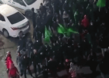 דגלי חמאס בבירת ישראל, בתמיכה במחבל הרוצח, צפו: