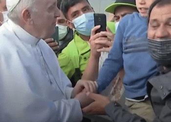 האפיפיור באיי יוון: קורא להכניס עוד מסתננים לאירופה. וכמה מוסלמים הסתננו עד לעכשיו ל”איחוד” בשנת 2021?