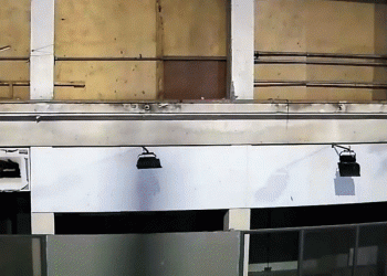 צפו בשניות: הריסת בניין להקמת תחנה בקו הרכבת הקלה השני, רחוב איבן גבירול, תל אביב: