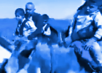 בשעה שהלירה הלבנונית צוללת, “לבנון” חזרה לתקופת האבן, ובעצמה: