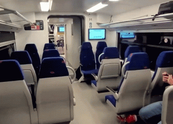 עידן חדש נפתח: הקרונועים החשמליים (ללא קטר). איך זה נראה בפנים?