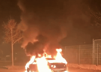 הצלחה בצרפת: רק 874 מכוניות נשרפו בערב ראש השנה האזרחי