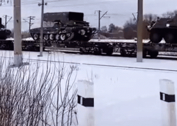 התגבור הצבאי הרוסי לעבר אוקראינה נמשך כל הזמן. ומה משנעים הרוסים כאן?