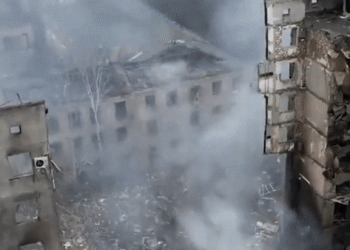 יומן המלחמה הגדולה (1) כיתור רוסי. האתר במתכונת חירום –  דיווחים מתעדכנים לפי הדקה, סרטונים בלעדיים, פרשנויות ומפות הקרב. לא תמצאו את זה במקום אחר: