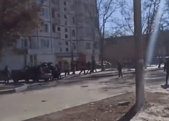 הזוועות לא נגמרות באוקראינה. פגז מרגמה על תור ללחם: 10 הרוגים. צפו בסרט. ומה בשאר הגזרות?