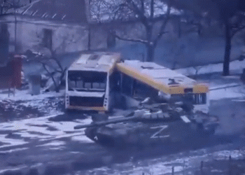 ח ד ש: הטנקים הרוסיים בתוך מריאופול הנצורה. מה כבשו בשעות האחרונות, והאם יש לעיר החריבה סיכוי?