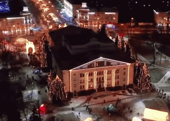 כך נראה תיאטרון הדרמה של מריאופול בראש השנה האזרחי האחרון. ואיך זה נראה עכשיו? ומה המצב בחזית דונבאס? מפות הקרב: