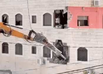 “מצודה” ערבית לא חוקית, שנבנתה בכפר השילוח – נהרסה עד היסוד. צפו: