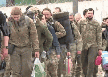 מראות ההשפלה: נפילת אלפי החיילים האוקראינים בשבי במריאופול. והאם הרוסים שבים לתקוף את איזורי קייב?