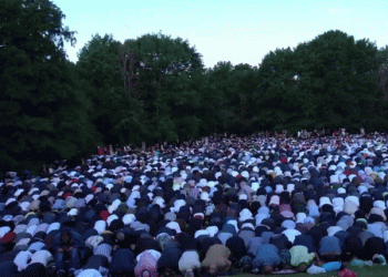 צפו בעתידו של המערב: הצהרת השליטה, בחג הקורבן. איפה זה מצולם, ומי הקורבן?