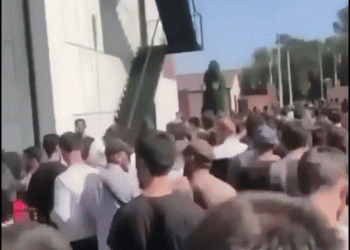 יום ששי: ציון דרך היסטורי במלחמת העולם המתגלגלת? משאל העם לסיפוח. ואיך נראה גיוס החובה ההמוני?