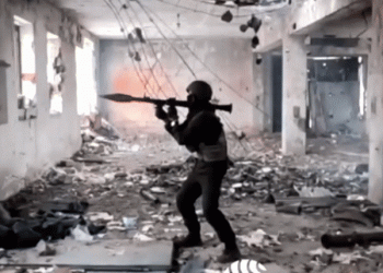 המלחמה משתוללת בחזית המזרח: לקראת שלושה כיתורי מוות