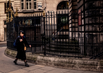 האינפלציה בבריטניה שוב מרימה ראש? דו ספרתי? על “אינפלציית הרעבים”