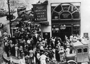 מתעדכן: סוכנות הדירוג מודי’ס מורידה בהפתעה את דירוג הבנקים בארה”ב מ”יציב” ל”שלילי”. השווקים בעולם הפסידו כחצי טריליון דולר