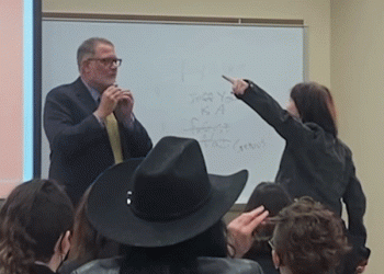 לחץ במימסד האקדמי בארה”ב: הסטודנטים “בורחים” להם ימינה? כיצד זה קורה?