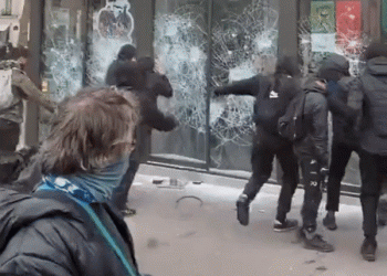 ליל פרעות ברחבי צרפת לאחר נאום מקרון. ומה הם מתכננים ל- 1 במאי?