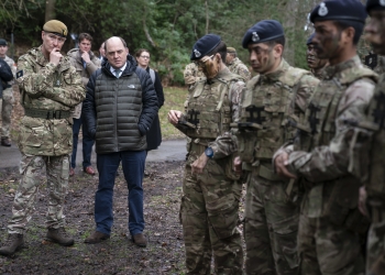 האם בריטניה לקראת עימות צבאי ישיר עם רוסיה וסין? על התחזית המבהילה של שר ההגנה הבריטי לעשור הקרוב