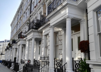 מעקב: מה קורה עם מחירי הנדל”ן בבריטניה, והאם הם הגיעו כבר לשפל?