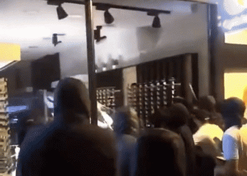 הביזה של צרפת: הלילה בו נבזזו אלפי חנויות בכל רחבי צרפת בידי המוסלמים