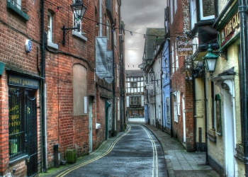 המשבר העולמי: האם מחירי הבתים באי הבריטי ממשיכים ליפול? מה העתיד?