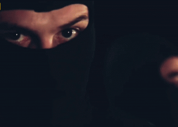 מה שנהיה מלבנון: גורלו של סטנדאפיסט, שהעז לספר בדיחה על צבא לבנון. הוא עדיין יכול לברוח?