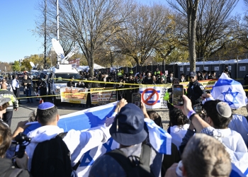 “רפסודיה בכחול”: האם זה כבר אופנתי להיות אנטישמי? האם המילה Jew חזרה? מאמר ענק, שעושה סדר