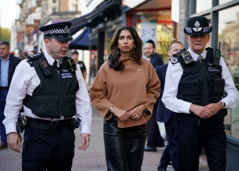 בצעד פחדני: ראש ממשלת בריטניה פיטר את שרת הפנים, שיצאה נגד הפגנות הפלשתינאצים ועוזריהם. אך האם אירופה מתעוררת?