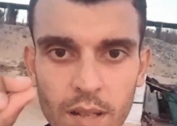 מיוחד: מה קרה לצעיר בעזה, שיצא בפומבי נגד שלטון חמאס ונגד ערוץ אלג’זירה? מהי המשמעות הרחבה?